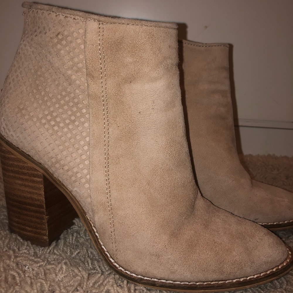 Steve Madden booties!